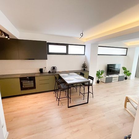 בוקרשט Warm Hotel Apartment מראה חיצוני תמונה