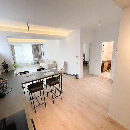 בוקרשט Warm Hotel Apartment מראה חיצוני תמונה