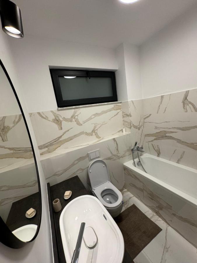 בוקרשט Warm Hotel Apartment מראה חיצוני תמונה