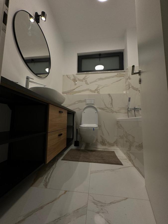 בוקרשט Warm Hotel Apartment מראה חיצוני תמונה