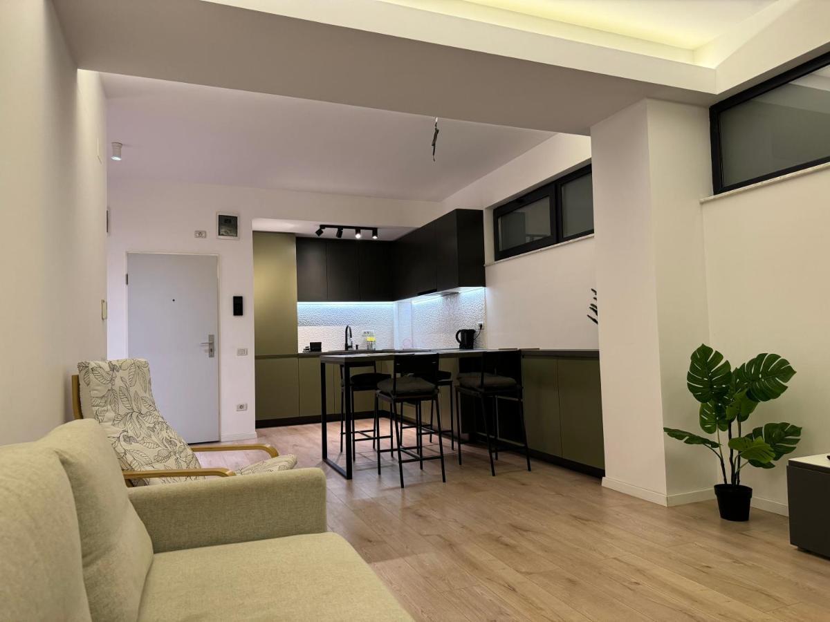בוקרשט Warm Hotel Apartment מראה חיצוני תמונה