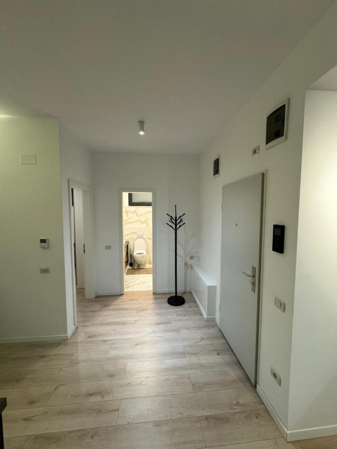 בוקרשט Warm Hotel Apartment מראה חיצוני תמונה
