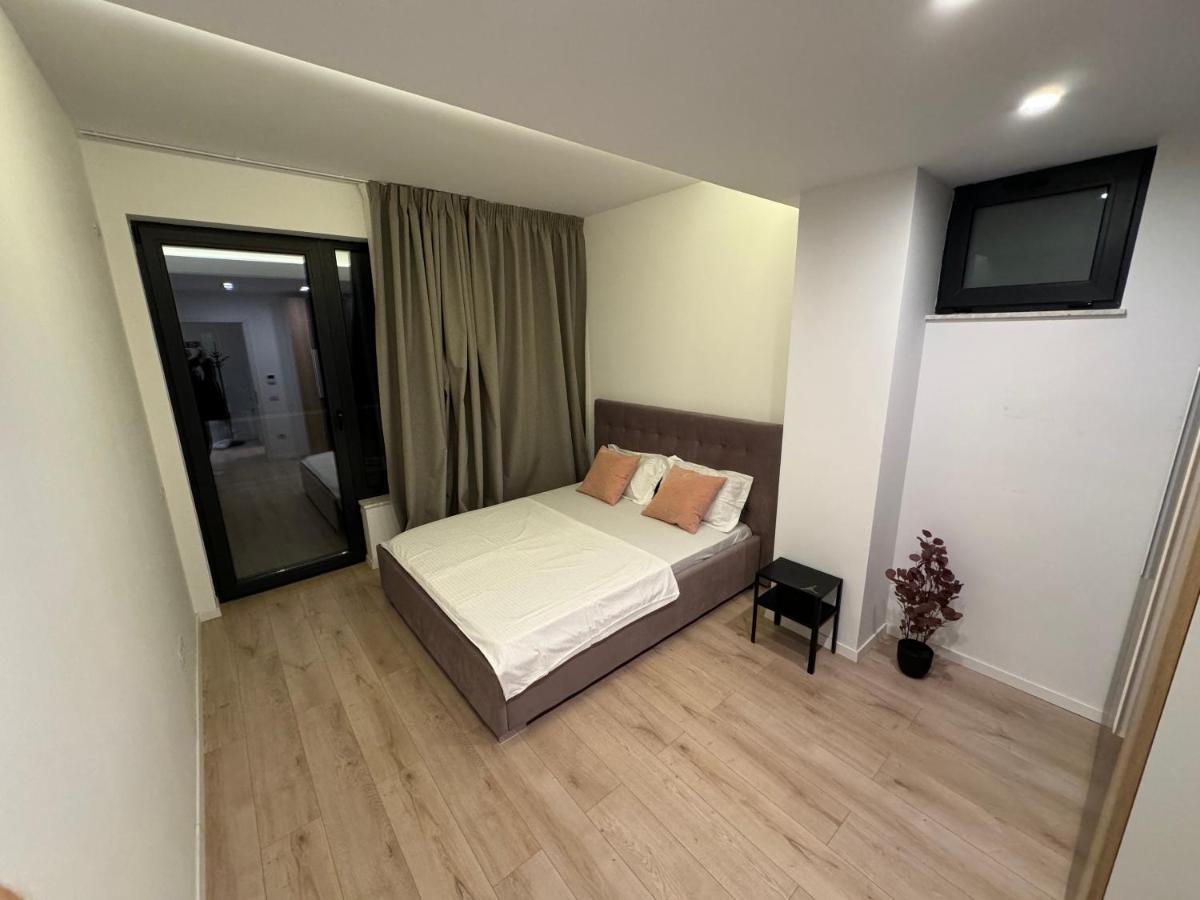 בוקרשט Warm Hotel Apartment מראה חיצוני תמונה