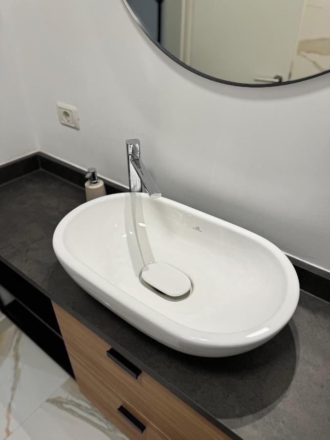בוקרשט Warm Hotel Apartment מראה חיצוני תמונה