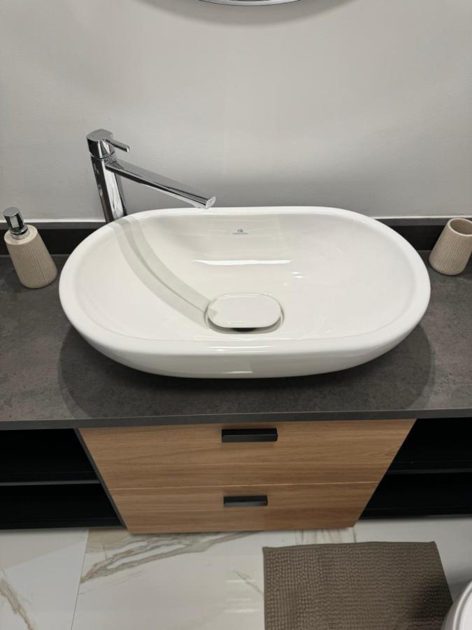 בוקרשט Warm Hotel Apartment מראה חיצוני תמונה