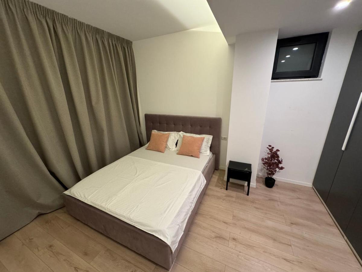 בוקרשט Warm Hotel Apartment מראה חיצוני תמונה
