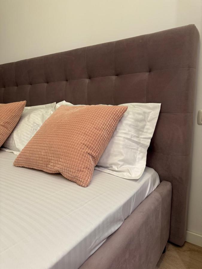 בוקרשט Warm Hotel Apartment מראה חיצוני תמונה