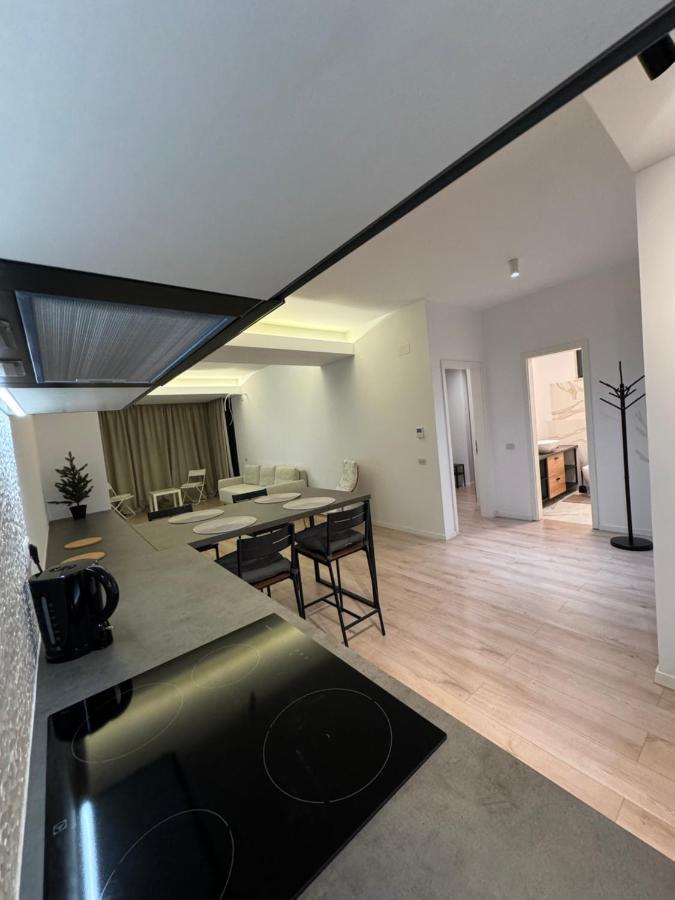 בוקרשט Warm Hotel Apartment מראה חיצוני תמונה