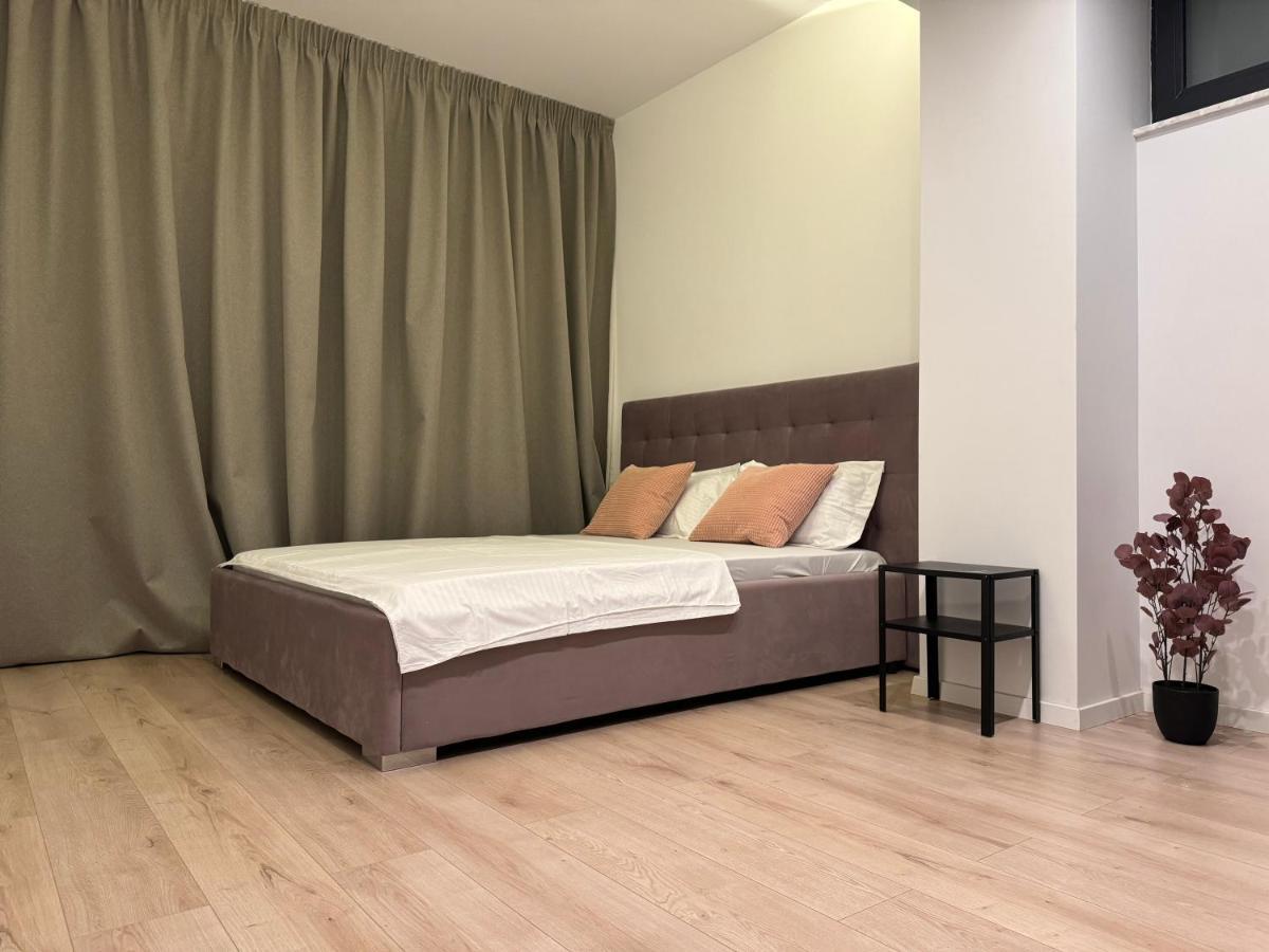 בוקרשט Warm Hotel Apartment מראה חיצוני תמונה