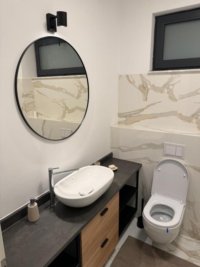 בוקרשט Warm Hotel Apartment מראה חיצוני תמונה