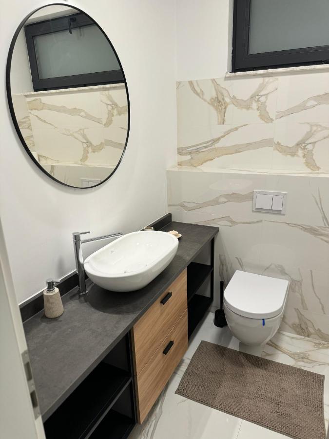 בוקרשט Warm Hotel Apartment מראה חיצוני תמונה