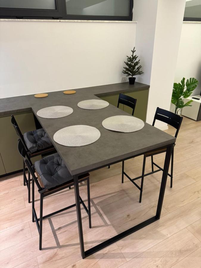 בוקרשט Warm Hotel Apartment מראה חיצוני תמונה