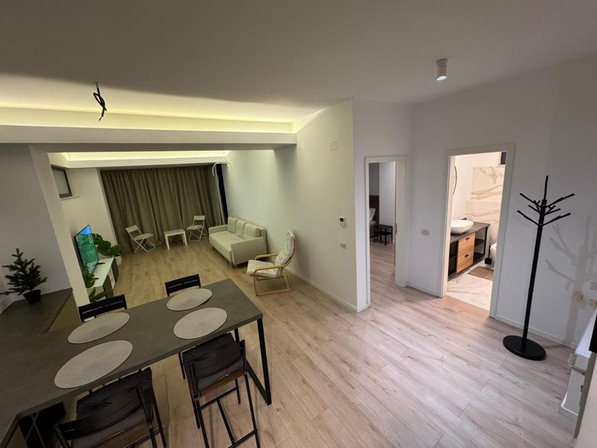 בוקרשט Warm Hotel Apartment מראה חיצוני תמונה