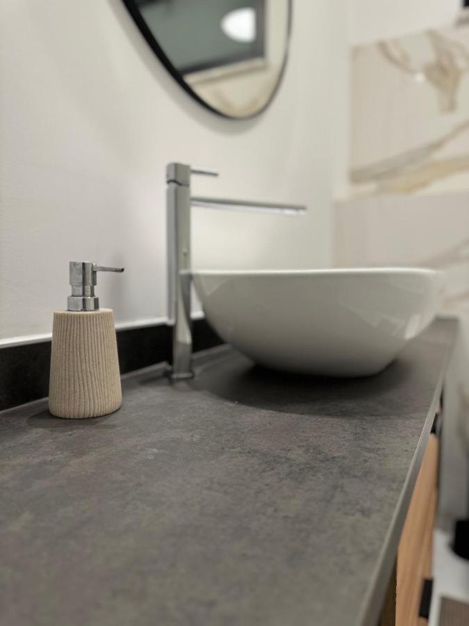 בוקרשט Warm Hotel Apartment מראה חיצוני תמונה