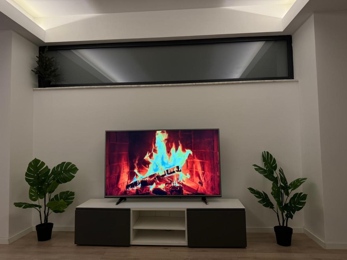 בוקרשט Warm Hotel Apartment מראה חיצוני תמונה