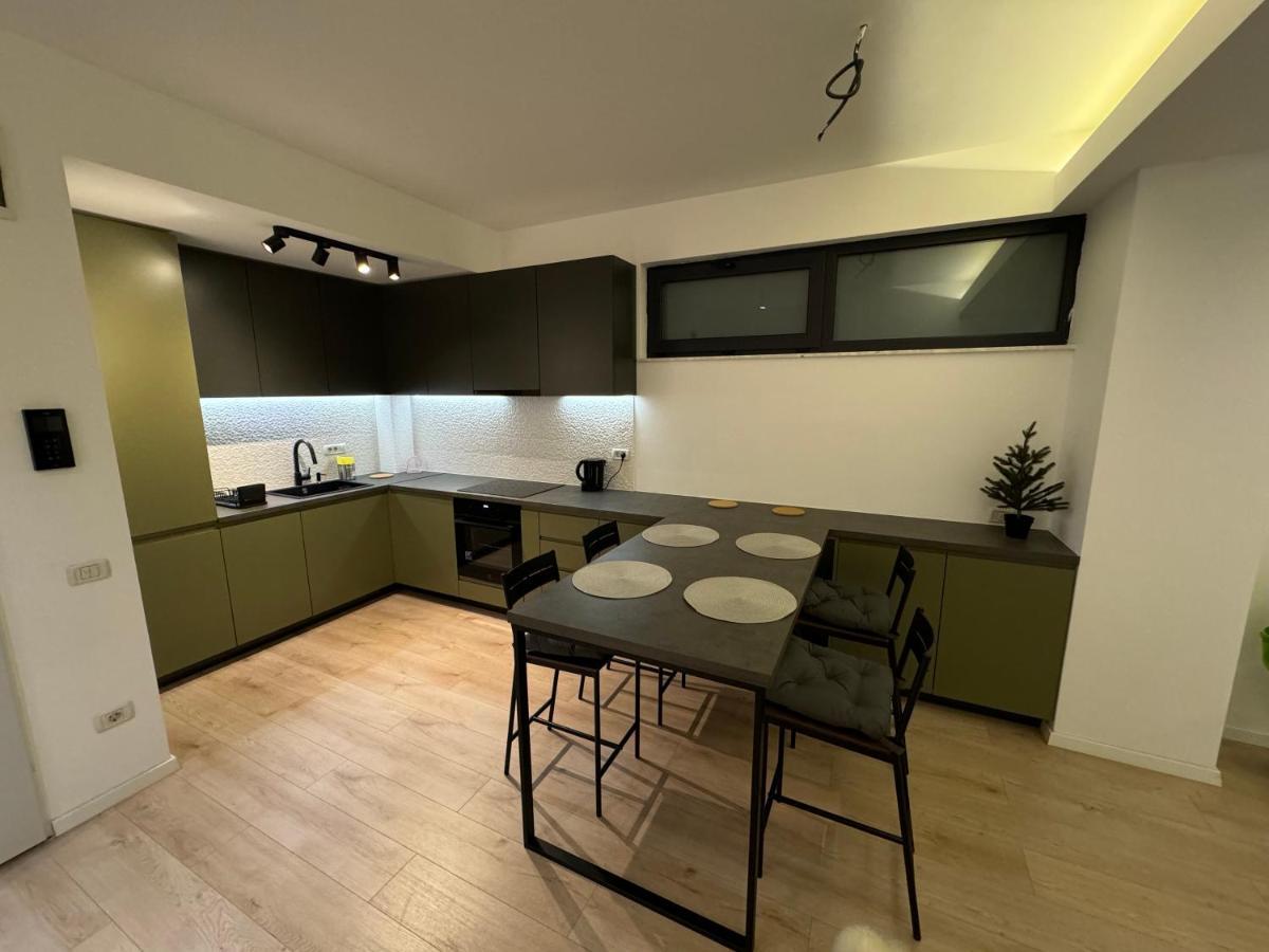 בוקרשט Warm Hotel Apartment מראה חיצוני תמונה