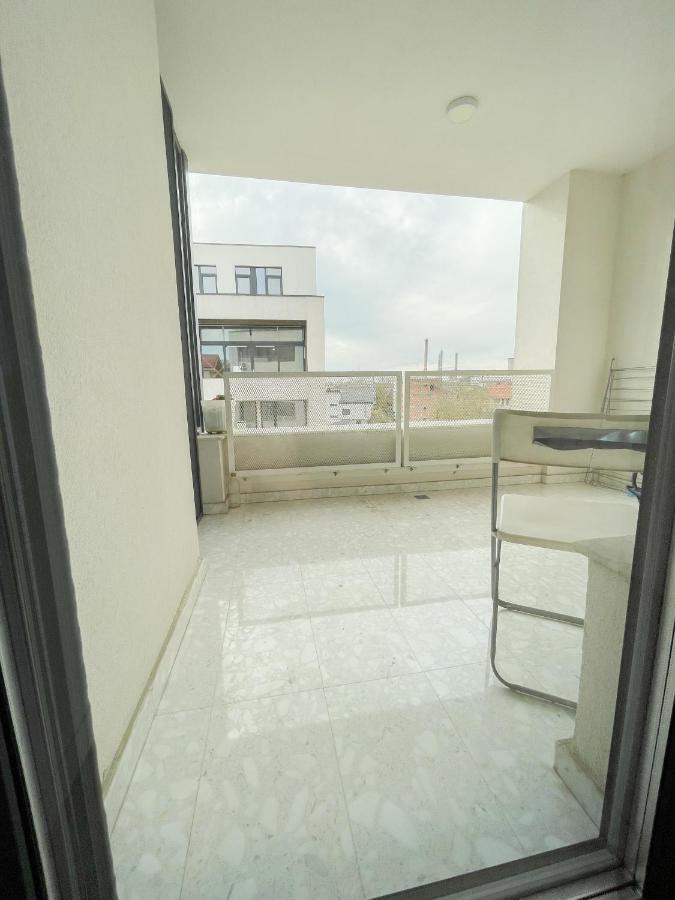 בוקרשט Warm Hotel Apartment מראה חיצוני תמונה