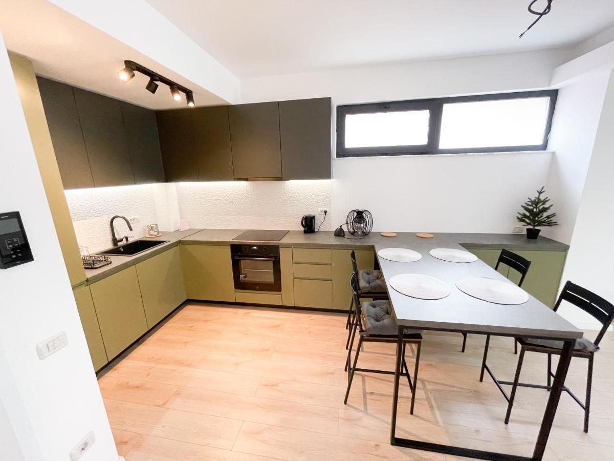 בוקרשט Warm Hotel Apartment מראה חיצוני תמונה