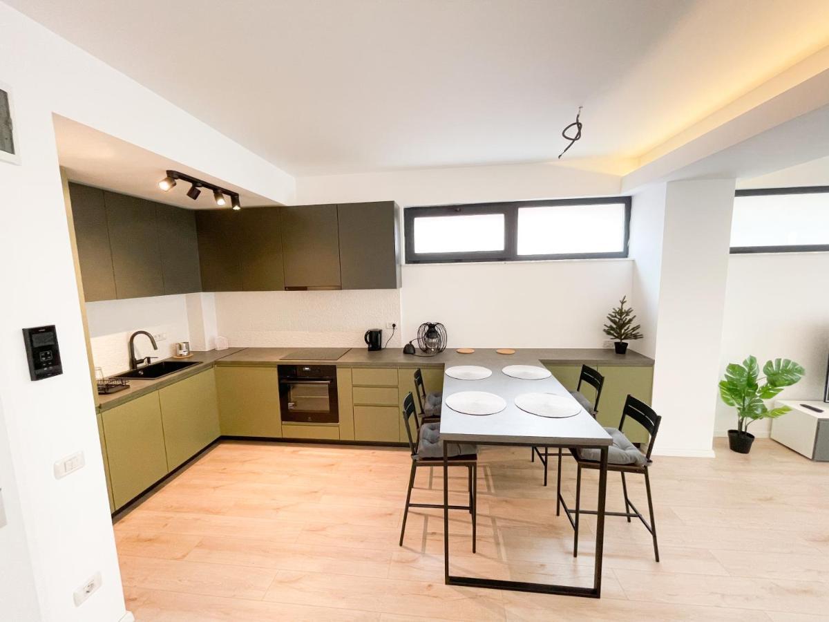 בוקרשט Warm Hotel Apartment מראה חיצוני תמונה
