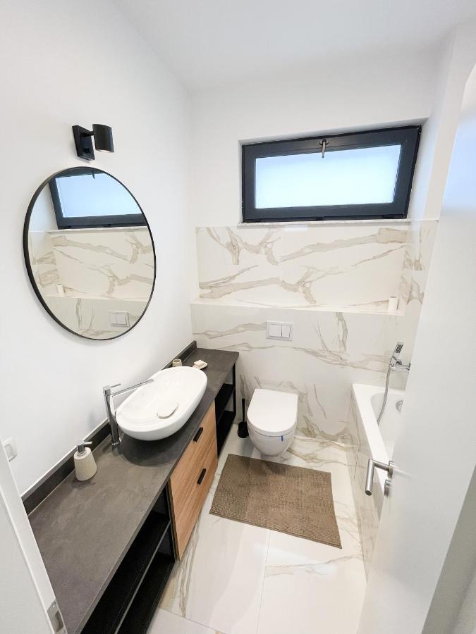 בוקרשט Warm Hotel Apartment מראה חיצוני תמונה
