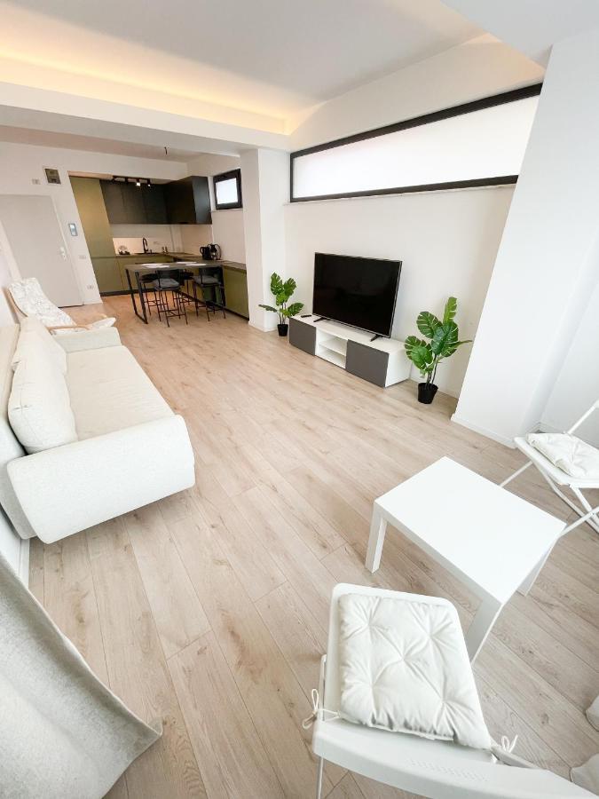 בוקרשט Warm Hotel Apartment מראה חיצוני תמונה