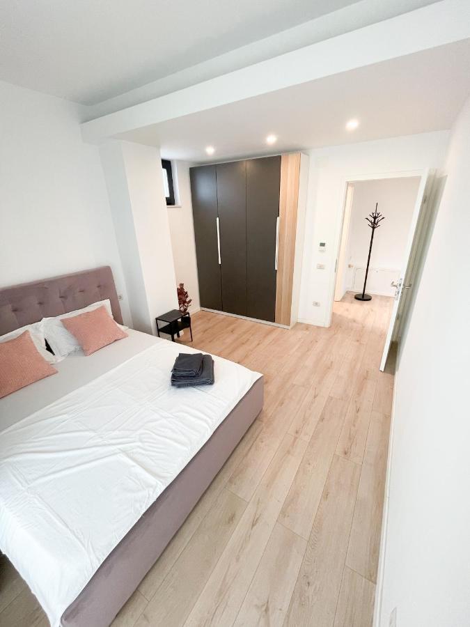 בוקרשט Warm Hotel Apartment מראה חיצוני תמונה