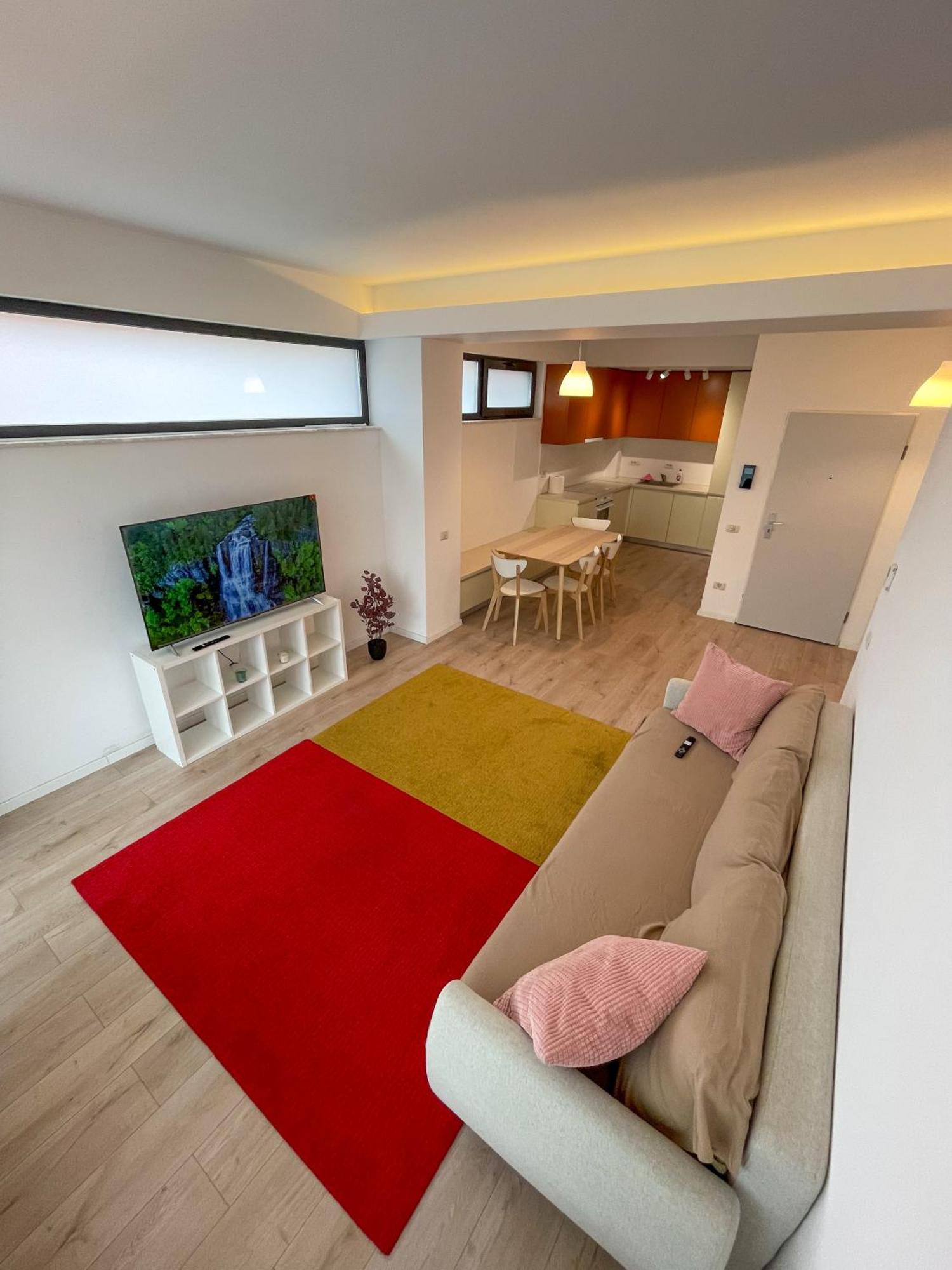 בוקרשט Warm Hotel Apartment מראה חיצוני תמונה