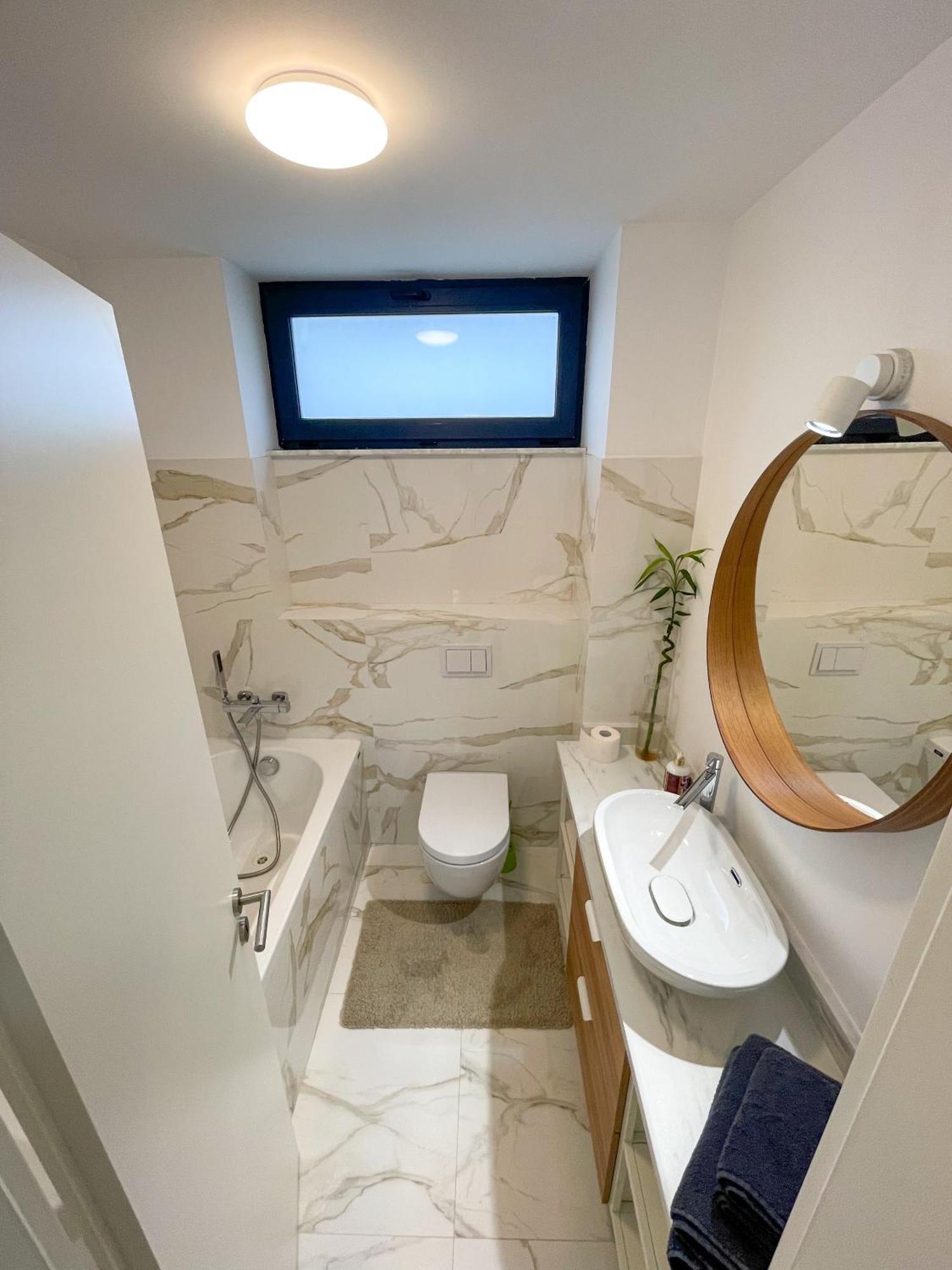 בוקרשט Warm Hotel Apartment מראה חיצוני תמונה