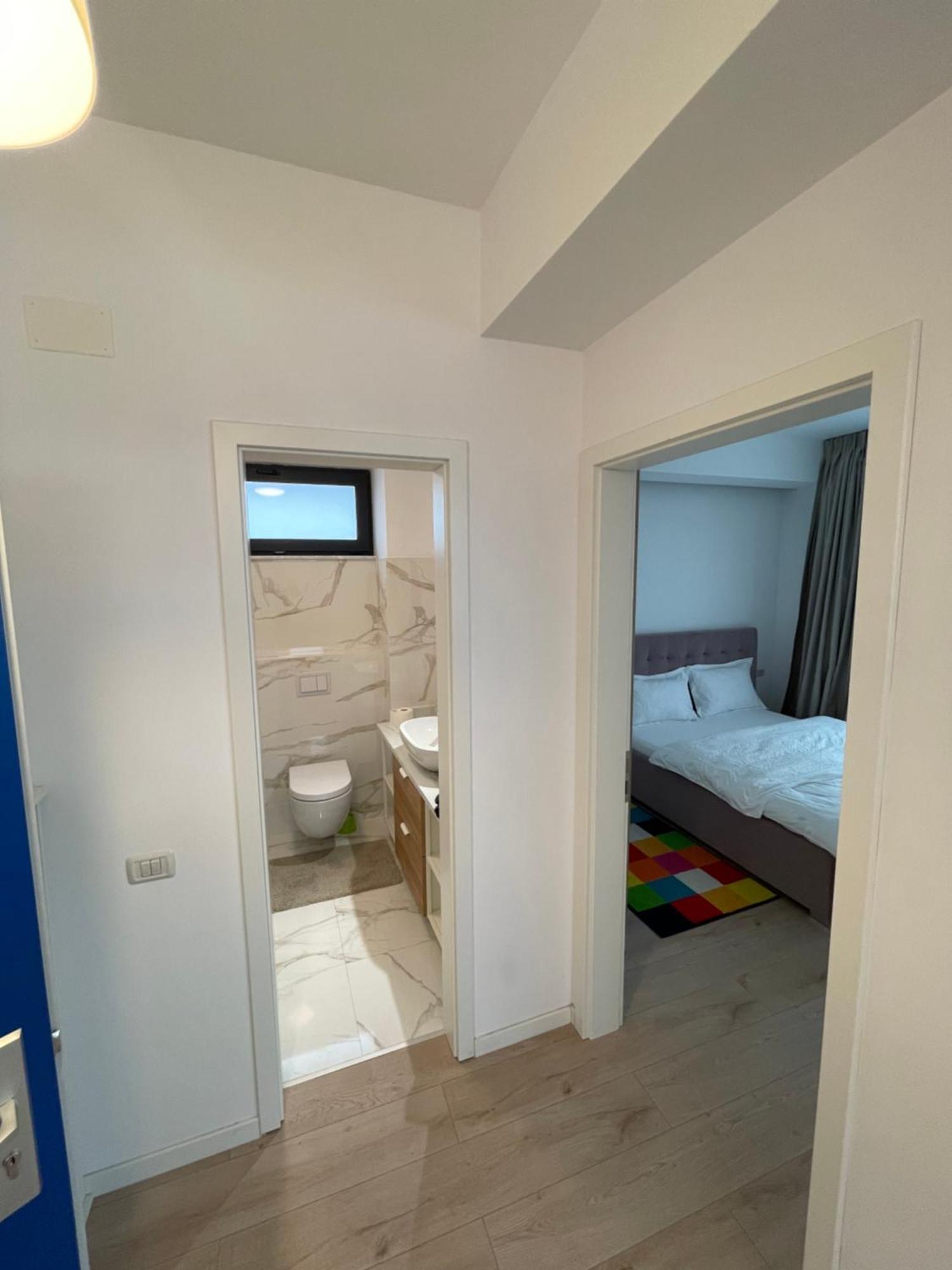 בוקרשט Warm Hotel Apartment מראה חיצוני תמונה