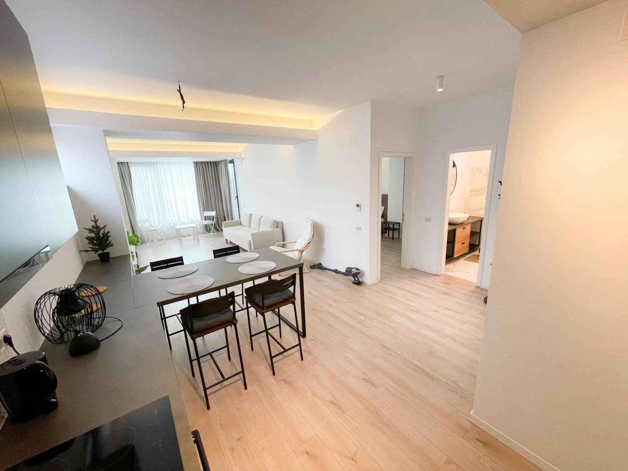 בוקרשט Warm Hotel Apartment מראה חיצוני תמונה